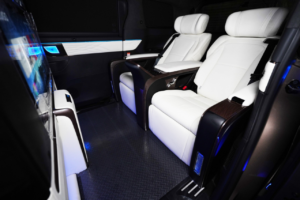 40S LEXUS LM 500 PARTITION TV GLASS