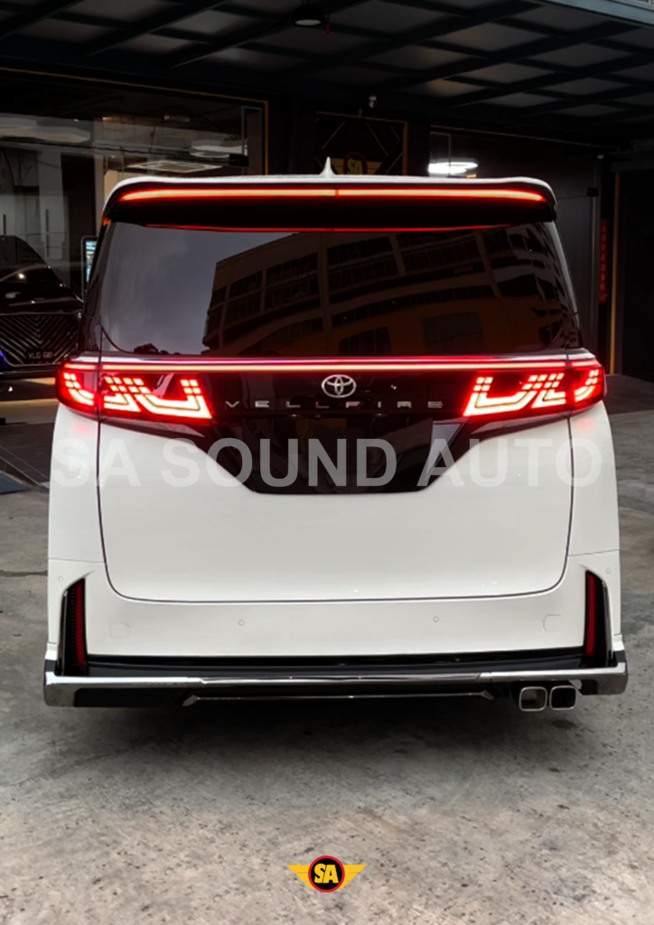 30S-REAR PEARL BLACK SPOILER